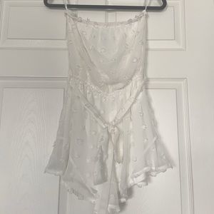 Island Gypsy: (She & Sky) White Puff Dot Mini Romper [Size: Small]